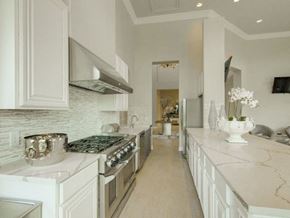 Conroe apartment for rent - Social Kitchen Bar With Granite Counter Top at Berkshire Woodland, Conroe