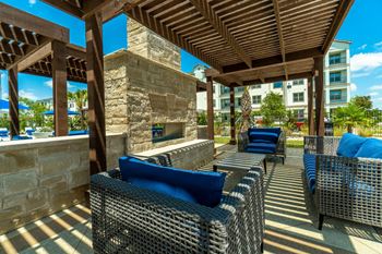 Community outdoor wi-fi lounge