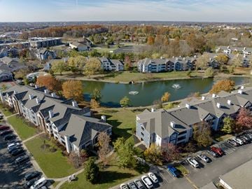 Columbus apartment for rent - A large building complex with a lake in the middle.