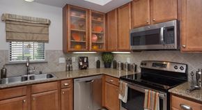 Dallas apartment for rent - Chef's Kitchen at Estancia Townhomes, Texas