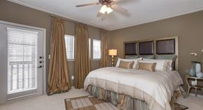 Dallas apartment for rent - Large Master Bedroom at Estancia Townhomes, Dallas, TX