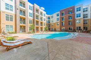 Houston apartment for rent - swimming pool at Aspire at 610 apartments