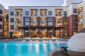 Houston apartment for rent - swimming pool at Tinsley on the Park apartments