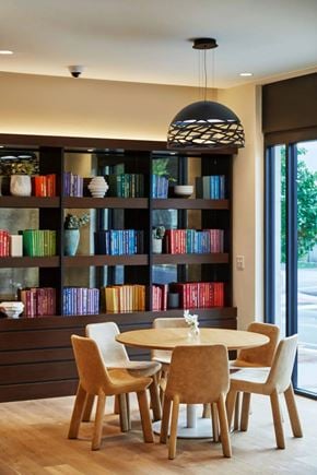 Park Ridge apartment for rent - A dining room with a round table and chairs.