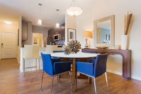 Orlando apartment for rent - A dining room with a table and chairs.
