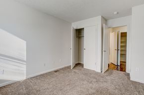Windsor townhouse for rent - an empty bedroom with a closet and a carpeted floor
