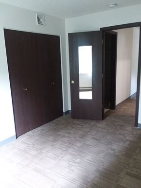 Superior apartment for rent - Image of bedroom with closet and carpeted floor