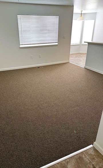 Evanston apartment for rent - A room with a carpeted floor and a window with blinds.