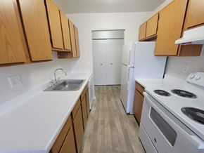 Clinton Twp apartment for rent - fully equipped kitchen with appliances at Garfield Commons Apts in Clinton Township, MI