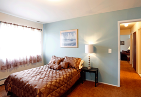 Roseville apartment for rent - at Golf Manor Apartments, Roseville