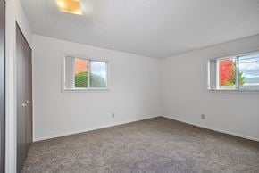 Flint apartment for rent - A room with a carpeted floor and two windows.