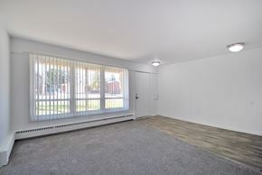 Warren apartment for rent - Open living room in one-bedroom apartment at Silverstone Apartments Warren MI