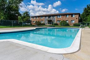 Roseville apartment for rent - swimming pool at Golf Manor Apartments in Roseville, Michigan