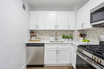 Cherry Hill apartment for rent - Premier at Cherry Hill