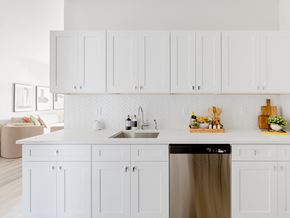 Carteret apartment for rent - Kitchen at Bristol Station Apartments, Carteret, New Jersey