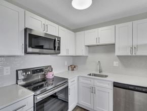 Philadelphia apartment for rent - Kitchen appliances at PREMIER @ CITY LINE, Philadelphia, 19131