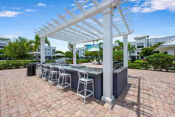 Outdoor grilling area w/ bar seating