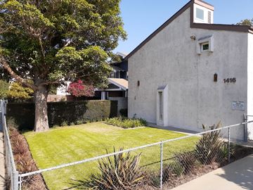 Los Angeles apartment for rent - A white building with the number 1416 on it.
