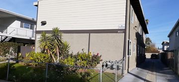 Van Nuys apartment for rent - A house numbered 22333 is seen in the image.