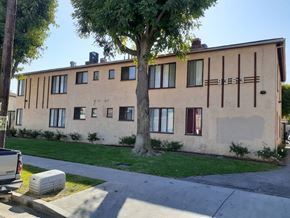 Panorama City apartment for rent - Front of building