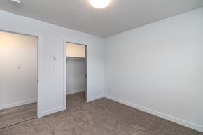 Brandon apartment for rent - 2605 Rosser Ave Brandon