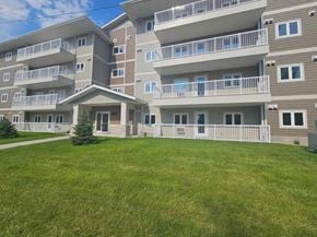 Killarney apartment for rent - Apartment complex with multiple balconies and green lawn in front.