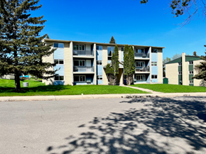 Brandon apartment for rent - the view of an apartment building from the street