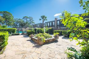 Beaumont apartment for rent - Courtyard Garden Space at Longfellow Apts, Texas