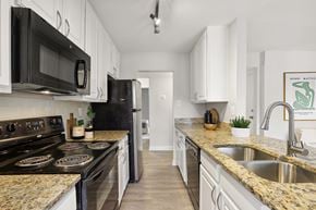 Ellicott City apartment for rent - kitchen at Ellicott Grove, Ellicott City, MD 21043