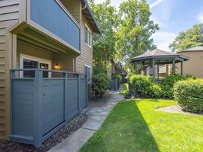 Beaverton apartment for rent - Crescent Ridge side yard