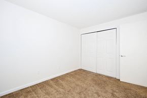 Milwaukie apartment for rent - a bedroom with a door and carpeted floor