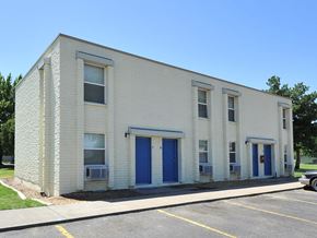 Mt. Home apartment for rent - Escoshio Manor parking lot exterior