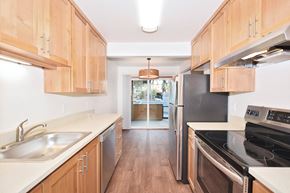 Tigard apartment for rent - 9500 Greenburg kitchen