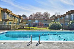Beaverton apartment for rent - Menlo Manor: pool