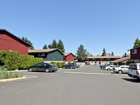 Milwaukie apartment for rent - Riverside Villa exterior