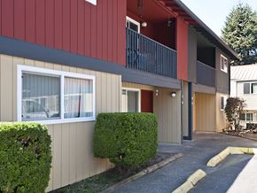 Milwaukie apartment for rent - Riverside Villa exterior