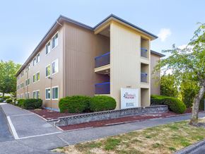 Corvallis apartment for rent - Glenwood Manor exterior