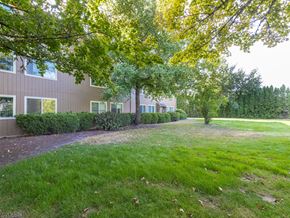 Corvallis apartment for rent - Glenwood Manor landscaping