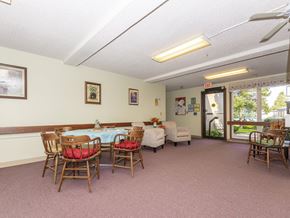 Albany apartment for rent - a dining room with a table and chairs