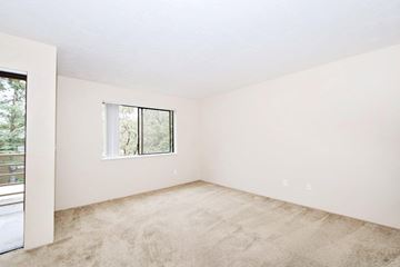 Milwaukie apartment for rent - a living room with carpet and a window