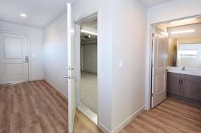 Pittsburg apartment for rent - a bedroom and a bathroom in a 555 waverly unit