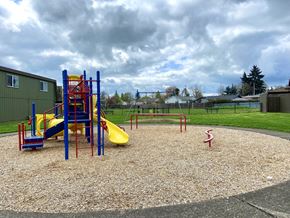 Albany apartment for rent - Sunrise Park playground