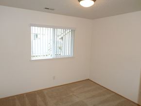 Tigard apartment for rent - Wellington Estates bedroom