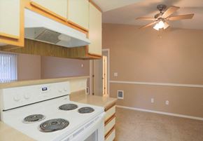 Clackamas apartment for rent - Squire's Court Standard Dining