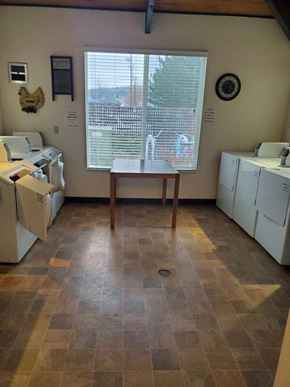 Bend apartment for rent - Greenwood Manor Laundry