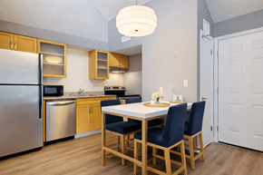 Birmingham apartment for rent - A kitchen with a table and chairs.