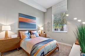 Davie apartment for rent - a bedroom with a large bed and a window