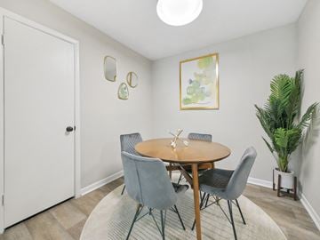 Macon apartment for rent - A dining room with a round table and grey chairs.