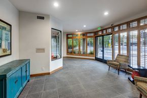 Sherman Oaks apartment for rent - Apartments in Sherman Oaks, CA - Lobby Area with Seating
