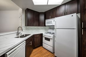 Burbank apartment for rent - One Bedroom Apartments in Burbank, CA -  Apartment Kitchen with Breakfast Bar scott villa